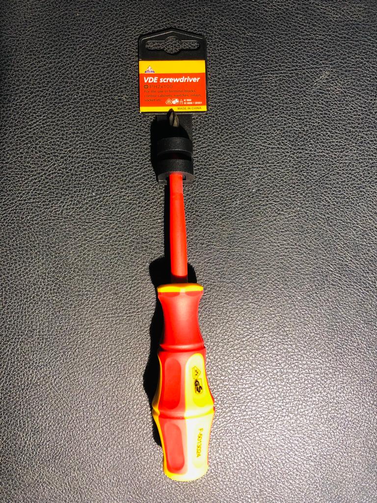 DESTORNILLADOR AISLADO PHILLIPS No 2 DE 4", 1000V, MARCA MG TOOLS, MODELO 547B2